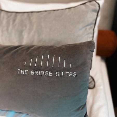 The Bridge Suites Hotel 克拉科夫 外观 照片
