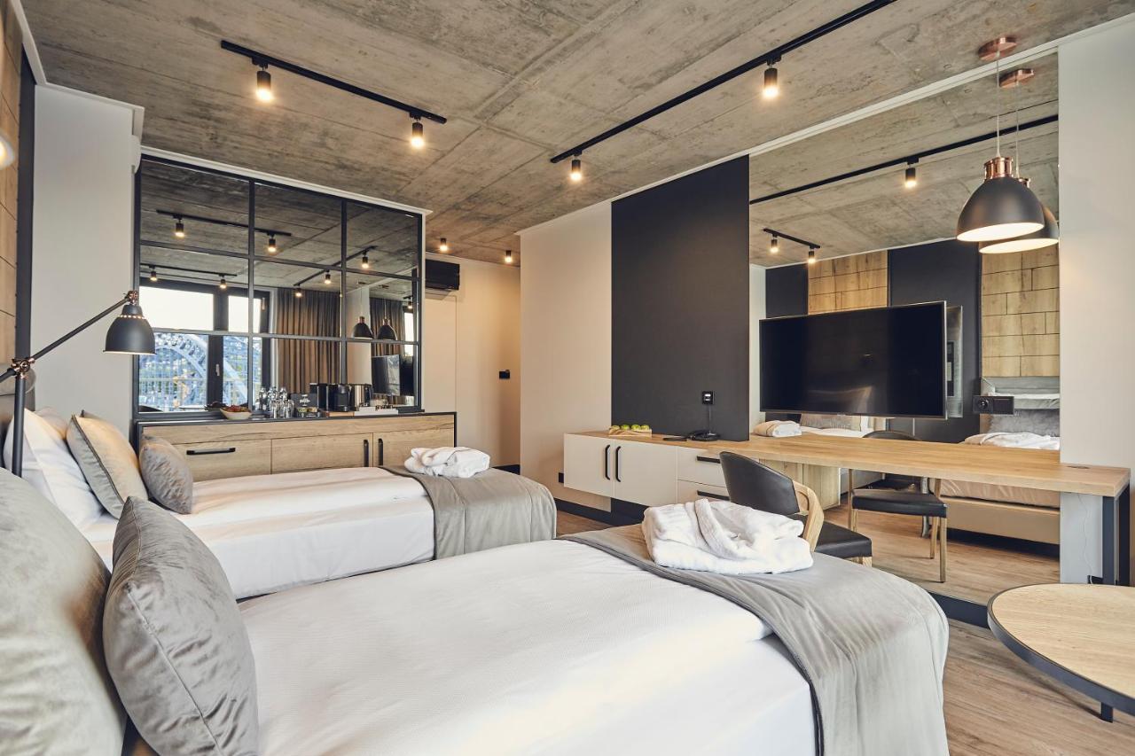 The Bridge Suites Hotel 克拉科夫 外观 照片